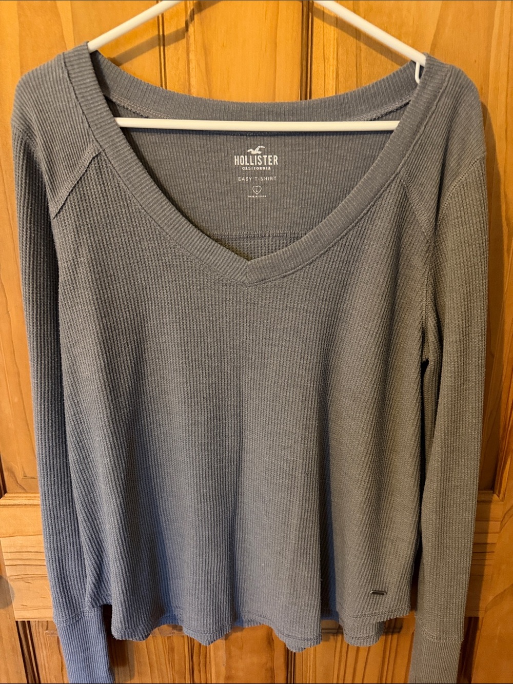 Hollister Women’s Gray Waffle V-Neck Long Sleeve Top